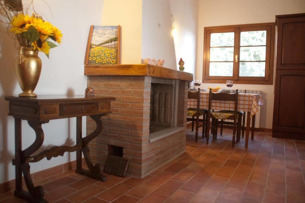 Montale  Agriturismo Le Vigneヴィラ エクステリア 写真