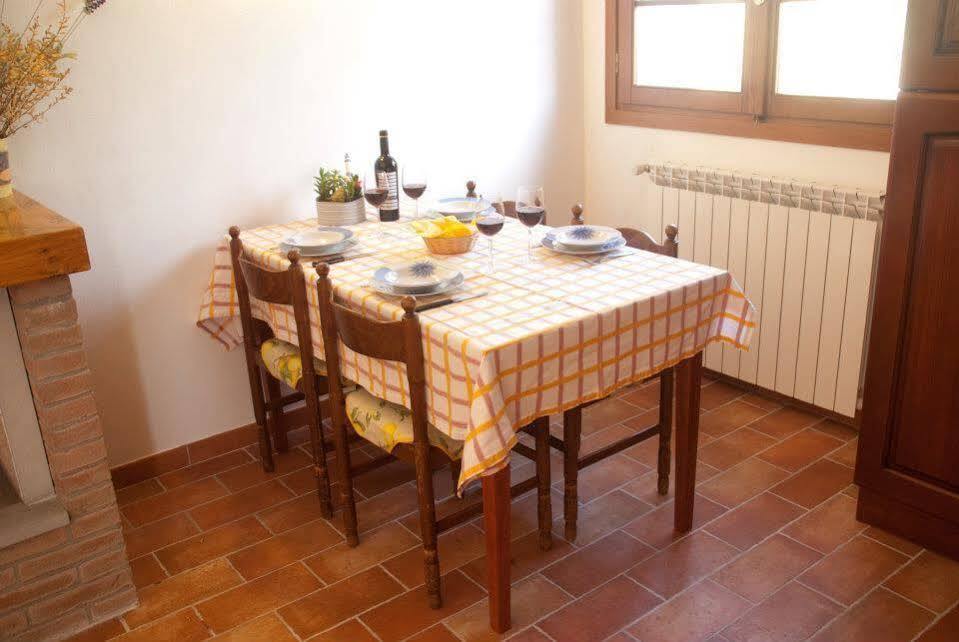 Montale  Agriturismo Le Vigneヴィラ エクステリア 写真